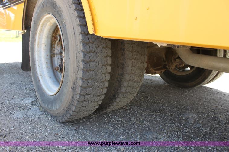 image for item D5048 1995 International 3800 Thomas Built school bus