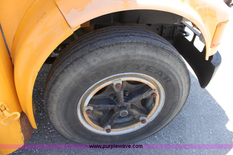 image for item D5048 1995 International 3800 Thomas Built school bus