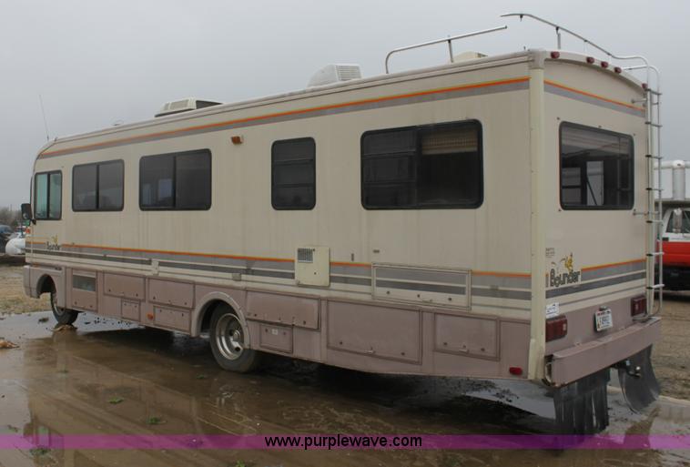 image for item D7535 1992 Fleetwood Bounder RV camper
