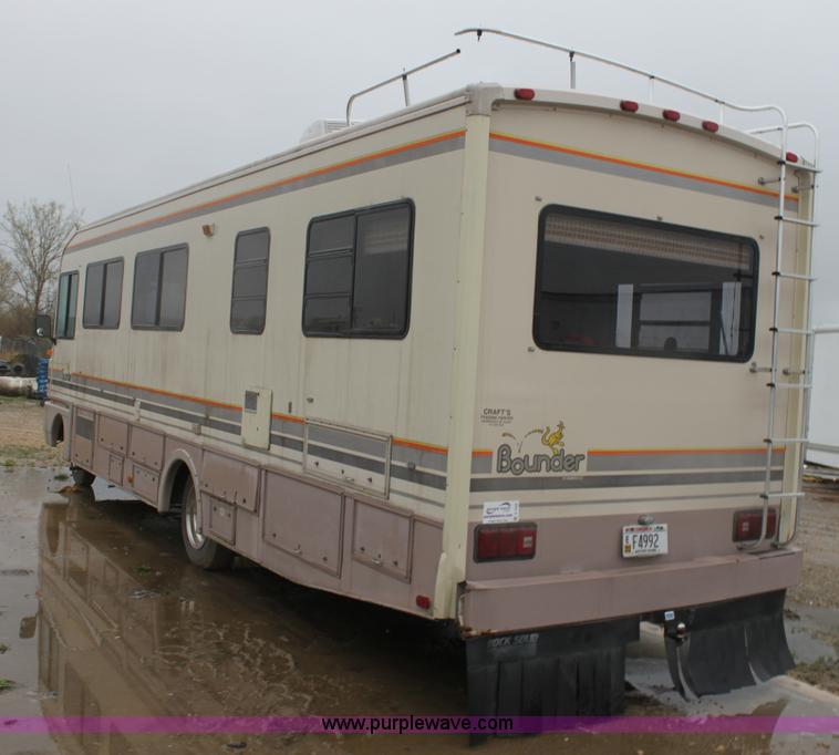 image for item D7535 1992 Fleetwood Bounder RV camper