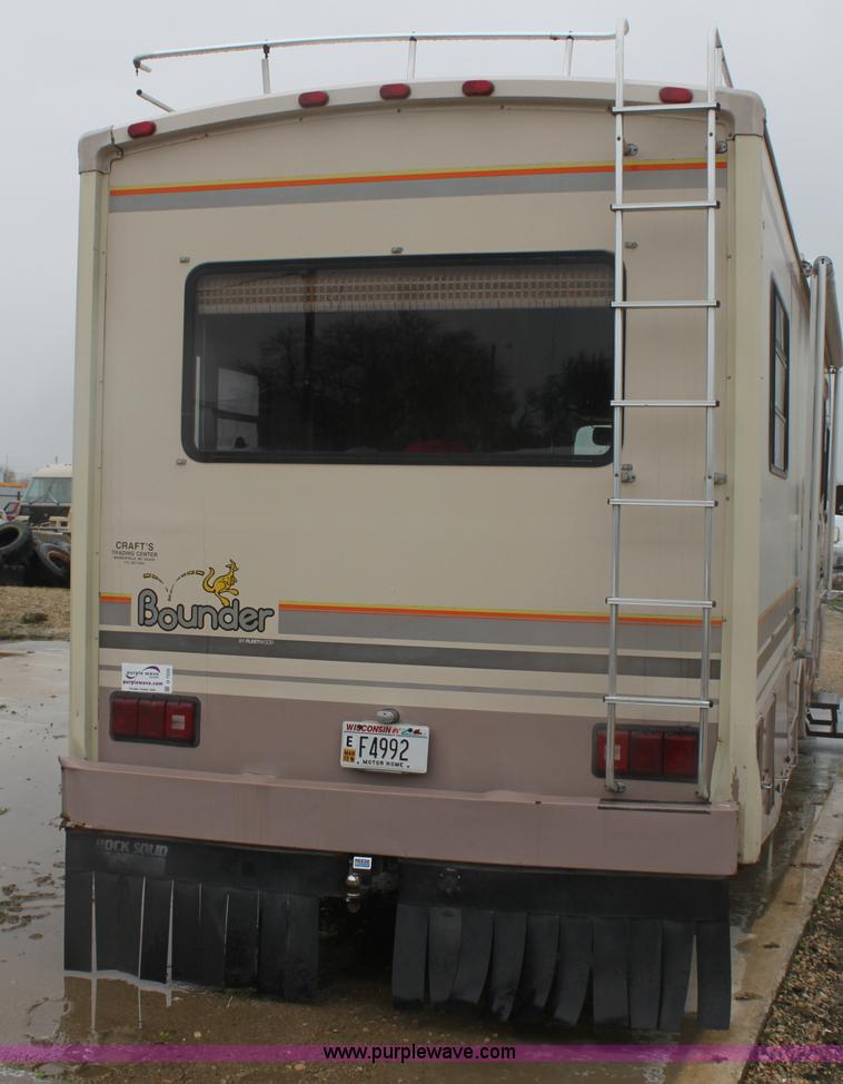 image for item D7535 1992 Fleetwood Bounder RV camper