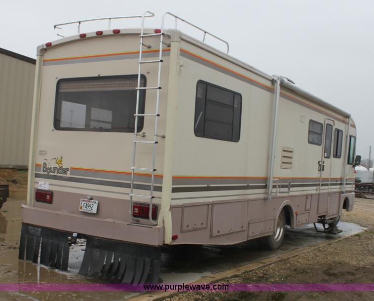 image for item D7535 1992 Fleetwood Bounder RV camper