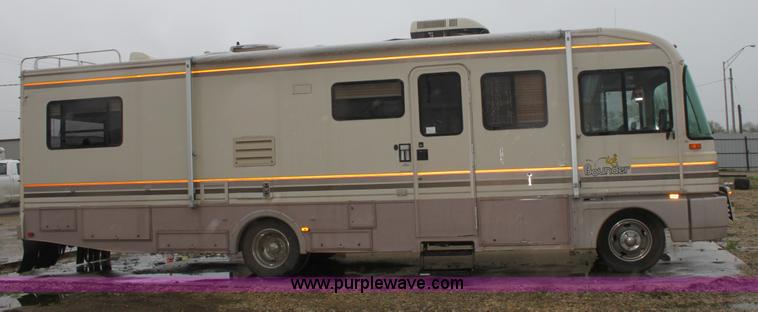 image for item D7535 1992 Fleetwood Bounder RV camper