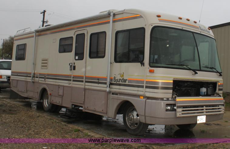 image for item D7535 1992 Fleetwood Bounder RV camper