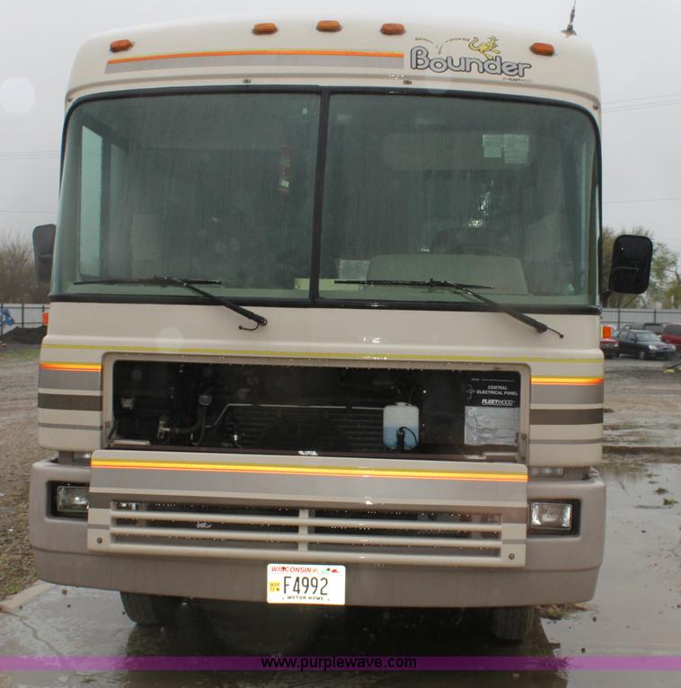 image for item D7535 1992 Fleetwood Bounder RV camper