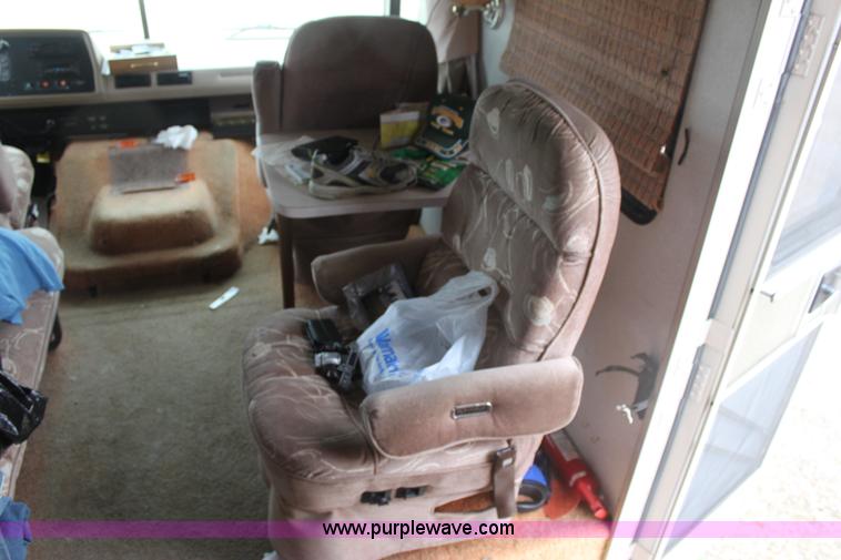 image for item D7535 1992 Fleetwood Bounder RV camper