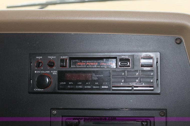 image for item D7535 1992 Fleetwood Bounder RV camper