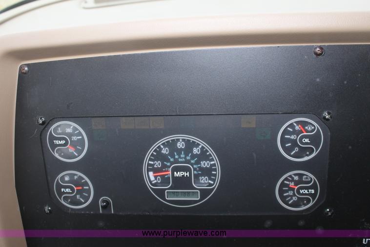 image for item D7535 1992 Fleetwood Bounder RV camper