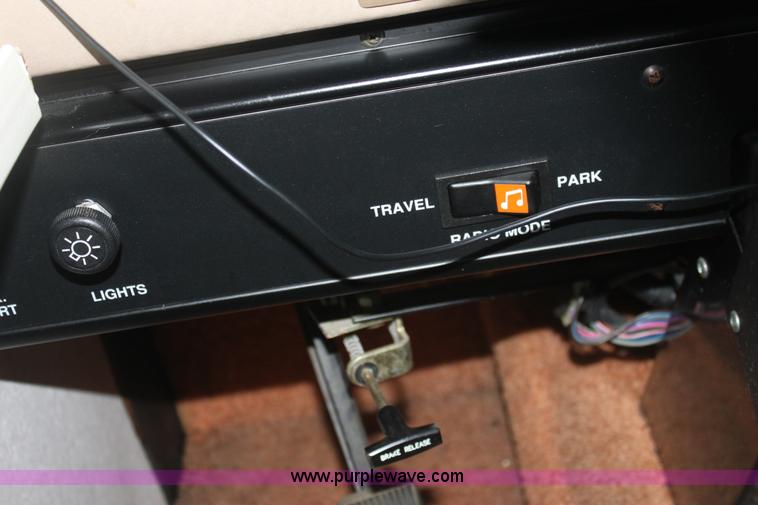 image for item D7535 1992 Fleetwood Bounder RV camper