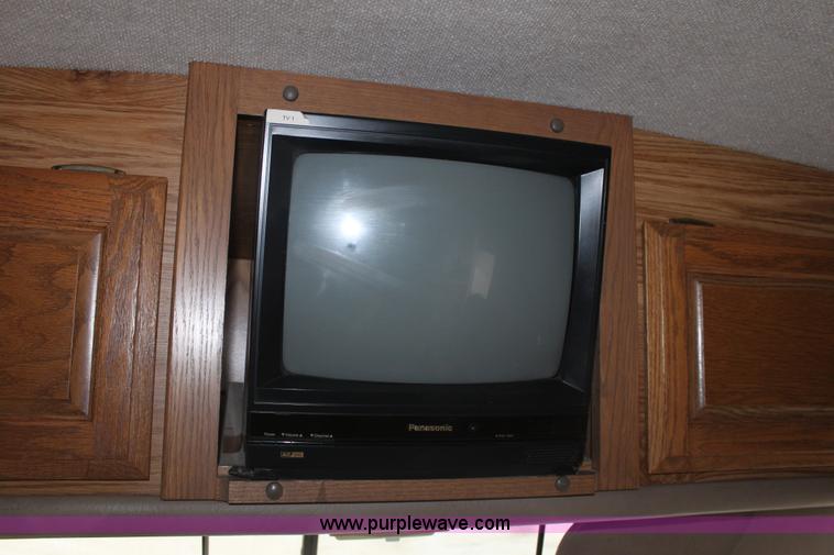 image for item D7535 1992 Fleetwood Bounder RV camper