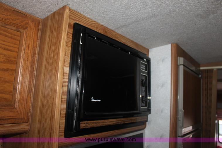 image for item D7535 1992 Fleetwood Bounder RV camper