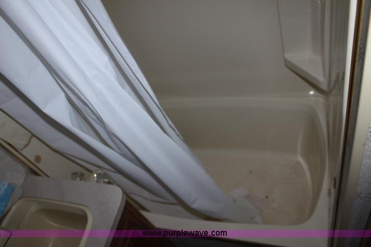 image for item D7535 1992 Fleetwood Bounder RV camper