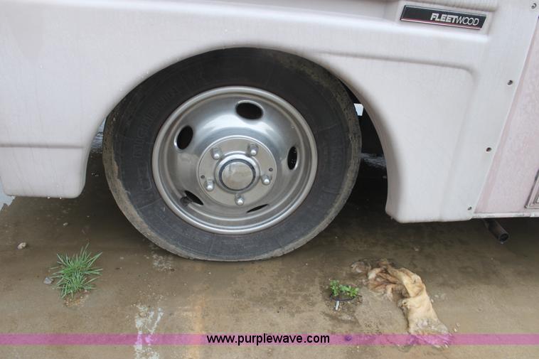 image for item D7535 1992 Fleetwood Bounder RV camper