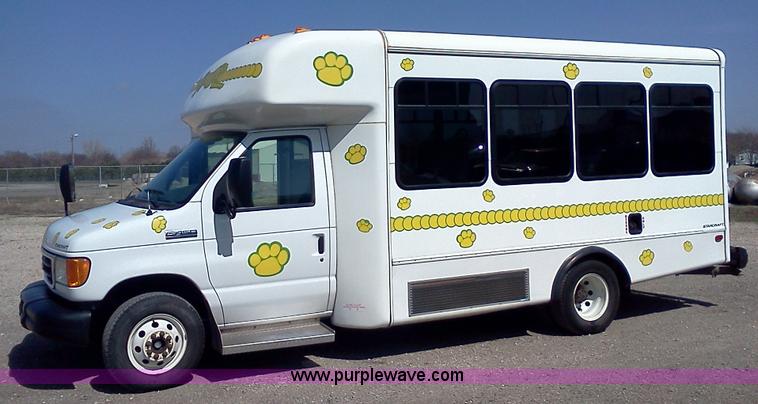 image for item D7802 2006 Ford E-450 Super Duty transit bus