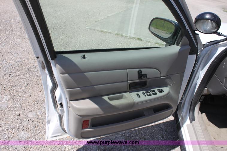 image for item D7810 2007 Ford Crown Victoria Police Interceptor