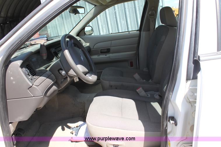 image for item D7810 2007 Ford Crown Victoria Police Interceptor