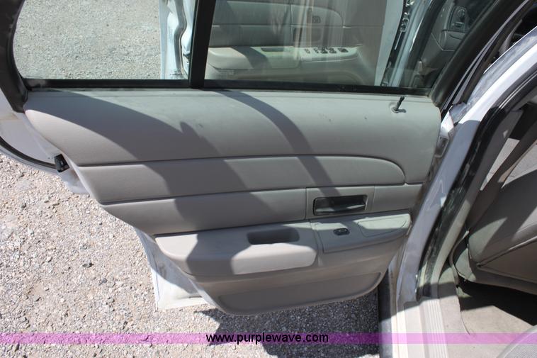 image for item D7810 2007 Ford Crown Victoria Police Interceptor