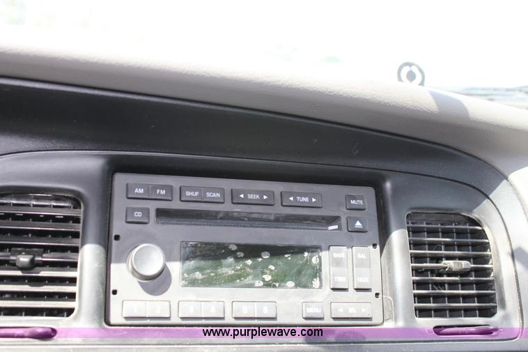 image for item D7810 2007 Ford Crown Victoria Police Interceptor