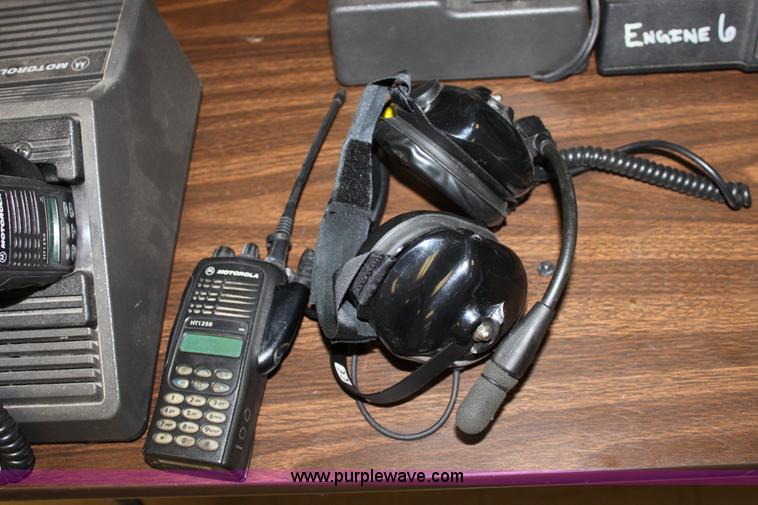image for item L9725 (16) Motorola HT1250 2-way radios