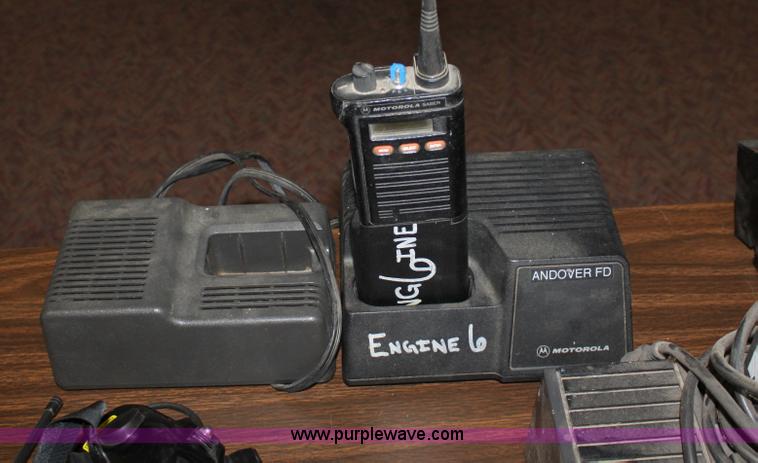 image for item L9725 (16) Motorola HT1250 2-way radios