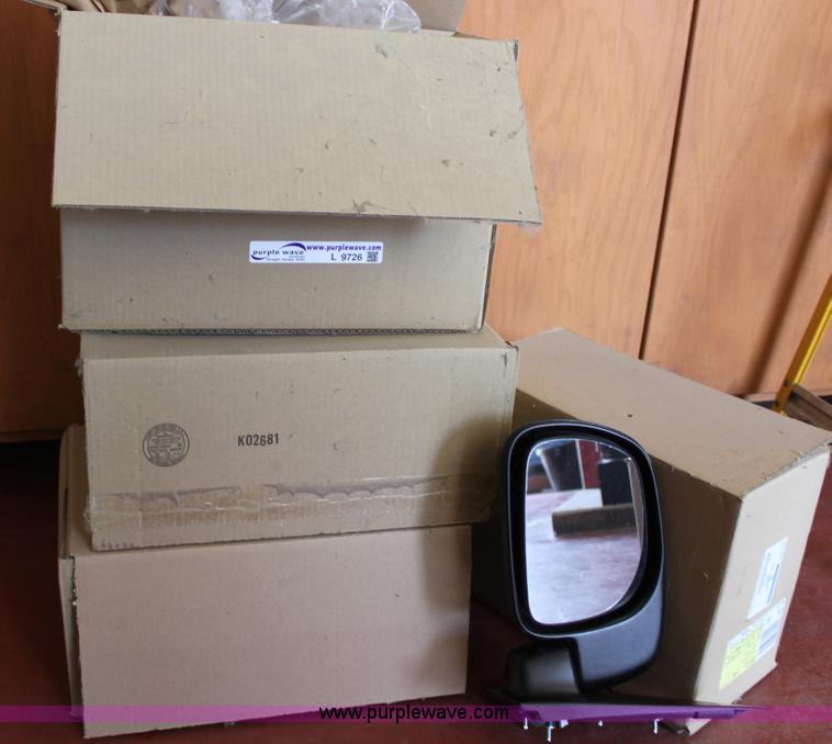 image for item L9726 (4) Ford F250 or F350 side mirrors
