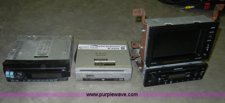 image for item M9529 Assorted electronics