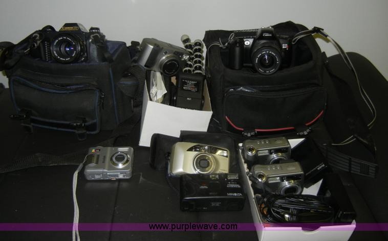 image for item M9532 Assorted cameras and equipment