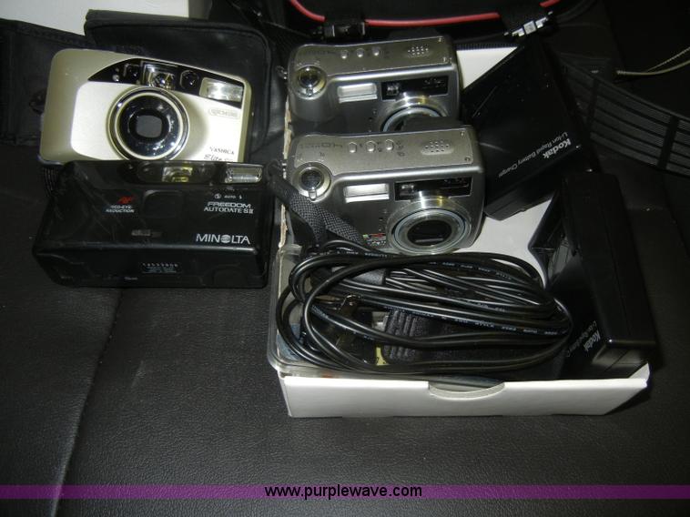 image for item M9532 Assorted cameras and equipment