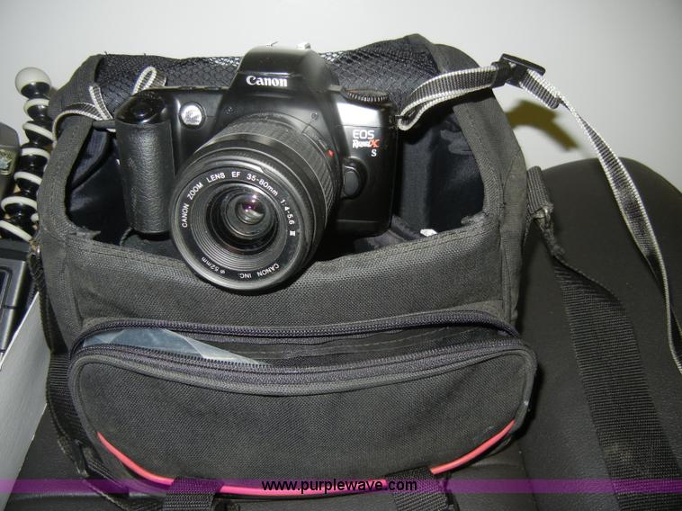 image for item M9532 Assorted cameras and equipment
