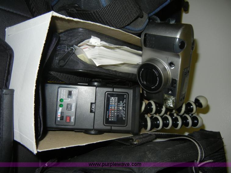 image for item M9532 Assorted cameras and equipment