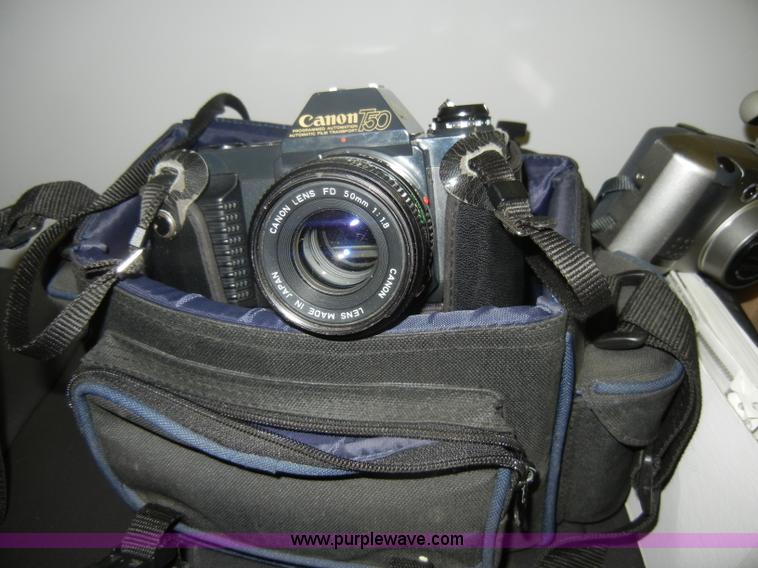 image for item M9532 Assorted cameras and equipment
