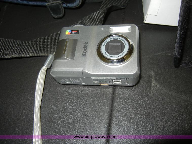 image for item M9532 Assorted cameras and equipment