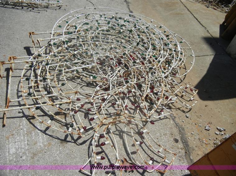 image for item M9536 (8) light up Christmas wreaths