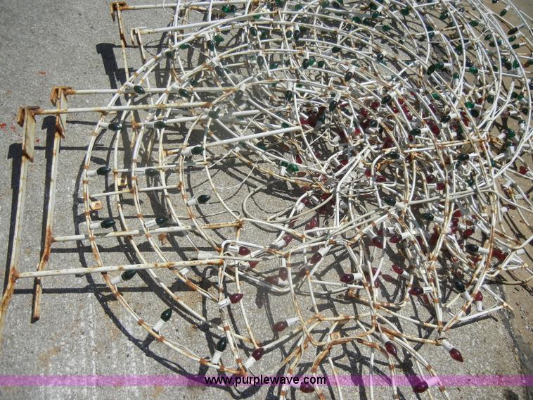 image for item M9536 (8) light up Christmas wreaths