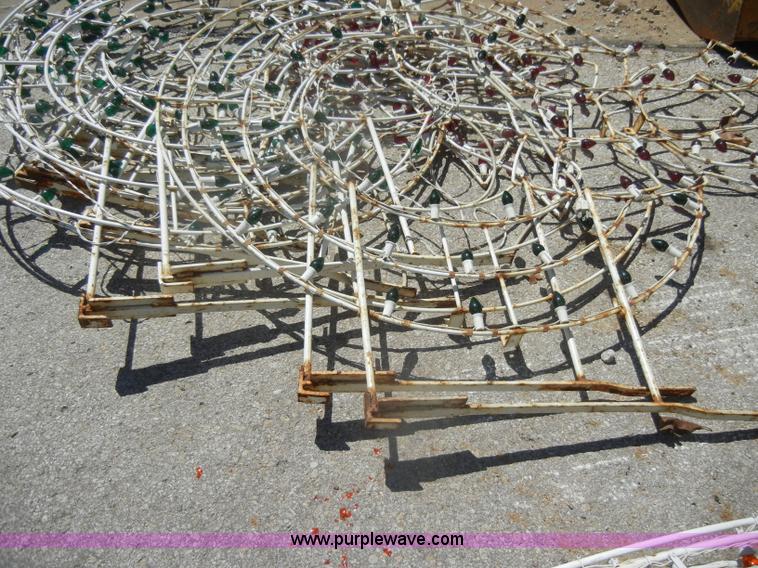 image for item M9536 (8) light up Christmas wreaths