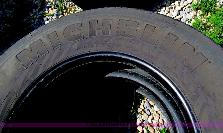 image for item N9061 (2) steer tires