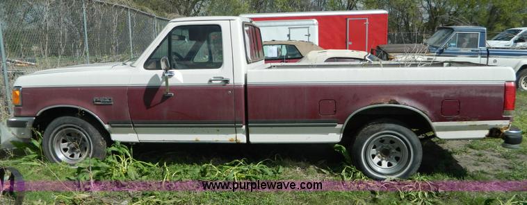 image for item T9771 1988 Ford F150 XLT Lariat pickup truck