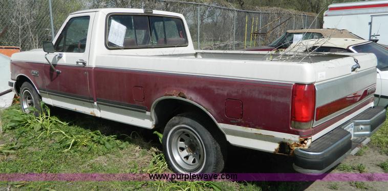 image for item T9771 1988 Ford F150 XLT Lariat pickup truck