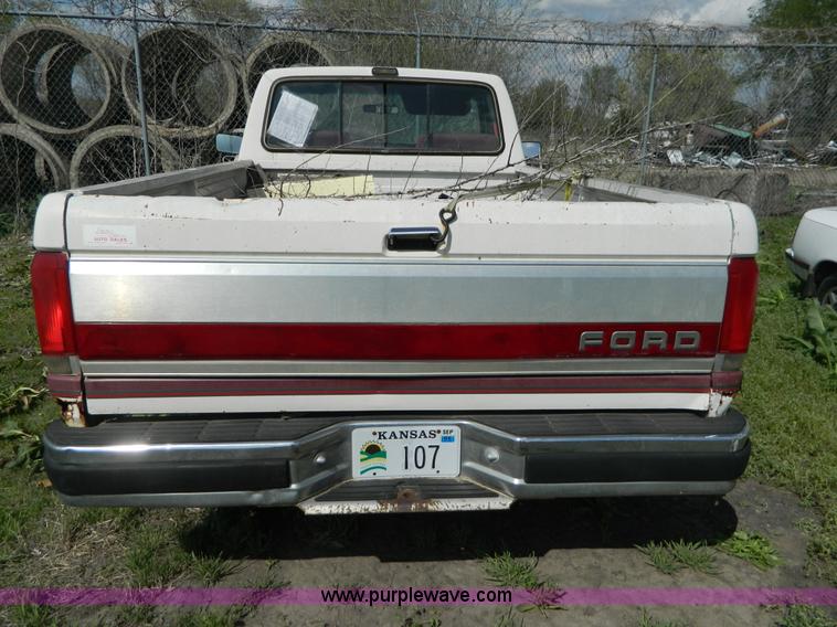 image for item T9771 1988 Ford F150 XLT Lariat pickup truck