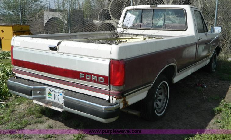 image for item T9771 1988 Ford F150 XLT Lariat pickup truck