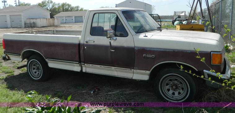 image for item T9771 1988 Ford F150 XLT Lariat pickup truck
