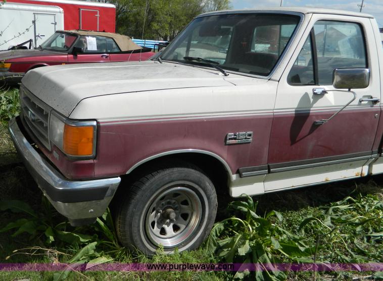 image for item T9771 1988 Ford F150 XLT Lariat pickup truck