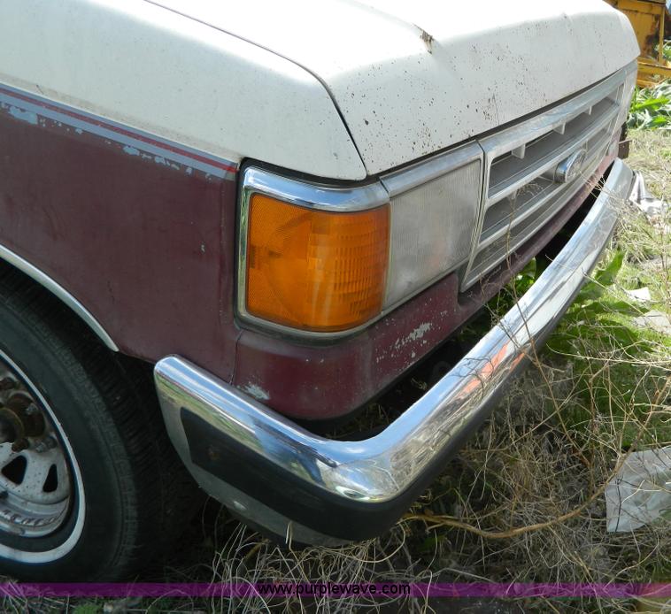 image for item T9771 1988 Ford F150 XLT Lariat pickup truck