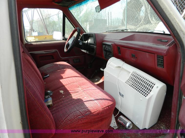 image for item T9771 1988 Ford F150 XLT Lariat pickup truck