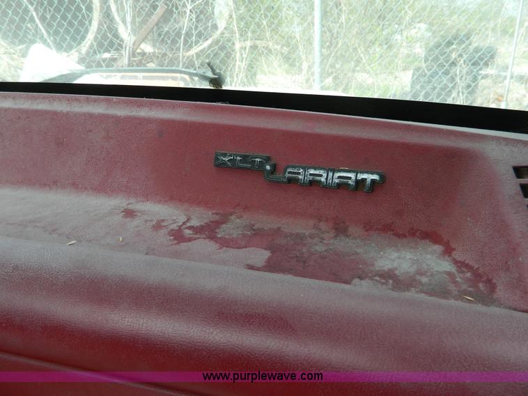 image for item T9771 1988 Ford F150 XLT Lariat pickup truck