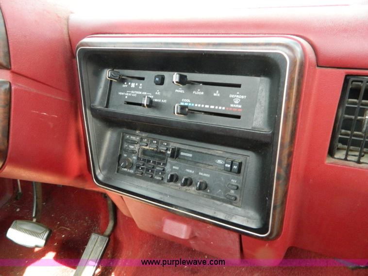 image for item T9771 1988 Ford F150 XLT Lariat pickup truck