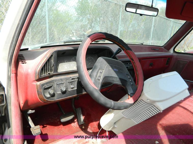 image for item T9771 1988 Ford F150 XLT Lariat pickup truck