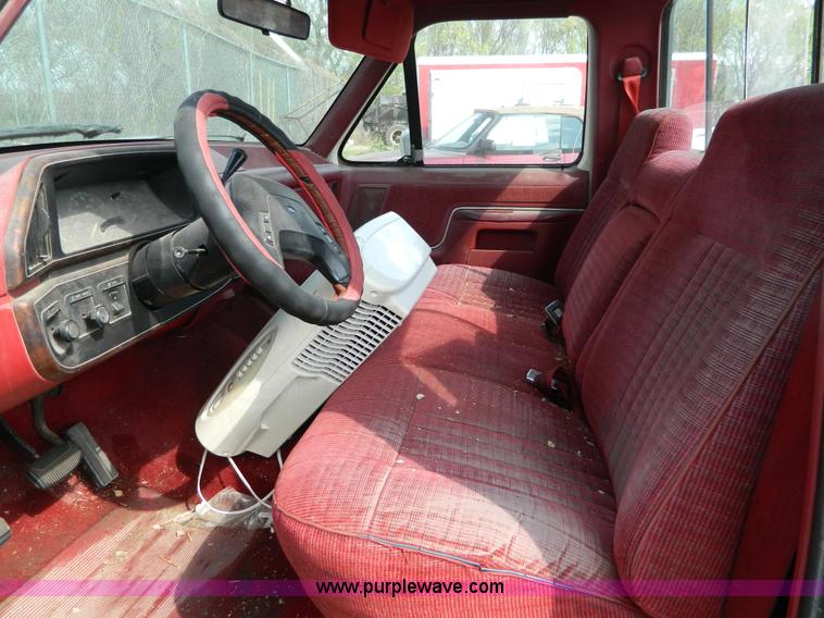 image for item T9771 1988 Ford F150 XLT Lariat pickup truck