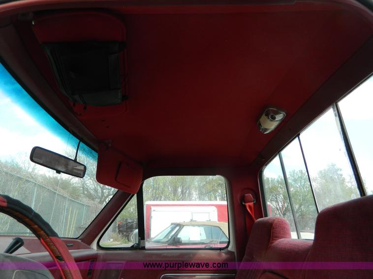 image for item T9771 1988 Ford F150 XLT Lariat pickup truck