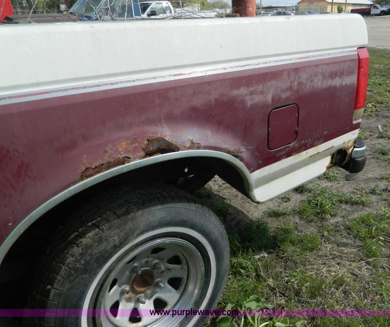 image for item T9771 1988 Ford F150 XLT Lariat pickup truck